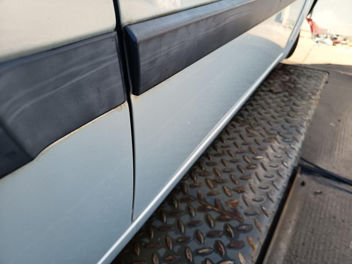 Renault Megane II original T&uuml;r vorn rechts Beifahrer NV632 Gris Boreal Bj 2004