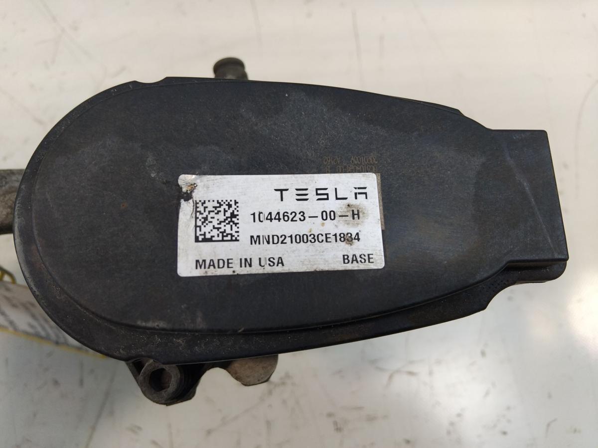 Tesla Model 3 original Bremssattel Hinterachse links Mando BJ2021