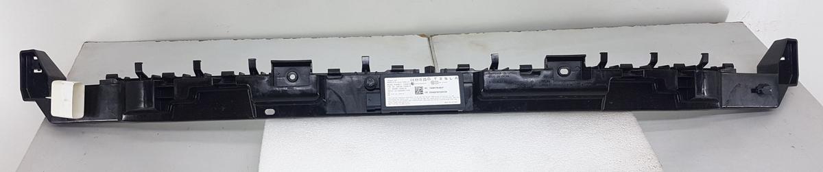 Tesla Model Y Halter Sto&szlig;stange hinten mitte Bj2022 1494045-00-E