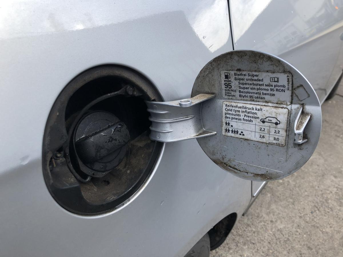 VW Passat 3C B6 Variant Tankklappe Tankdeckel Tankverschluss LA7W Reflexsilber