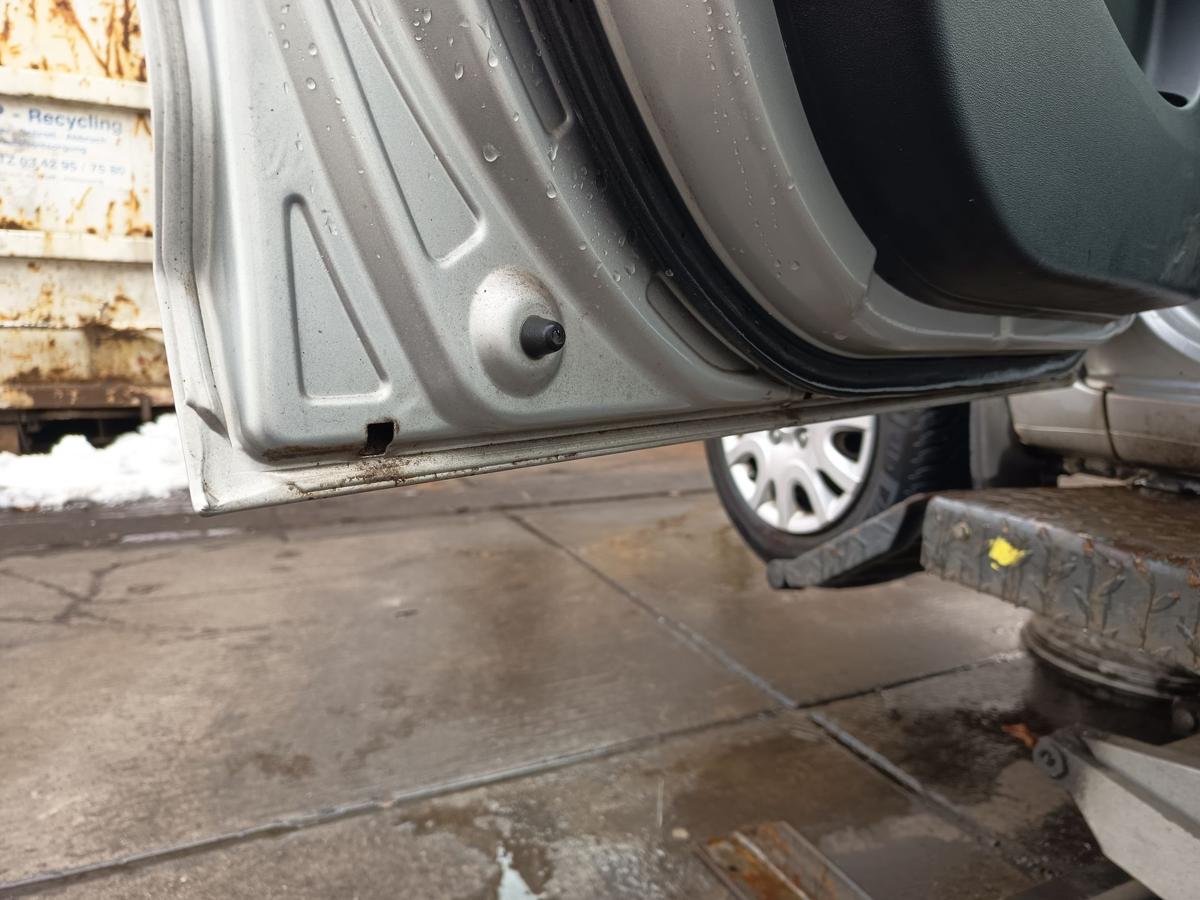 Hyundai i20 original T&uuml;r vorn links Fahrer Rohbau FG Seek silver Bj 2012