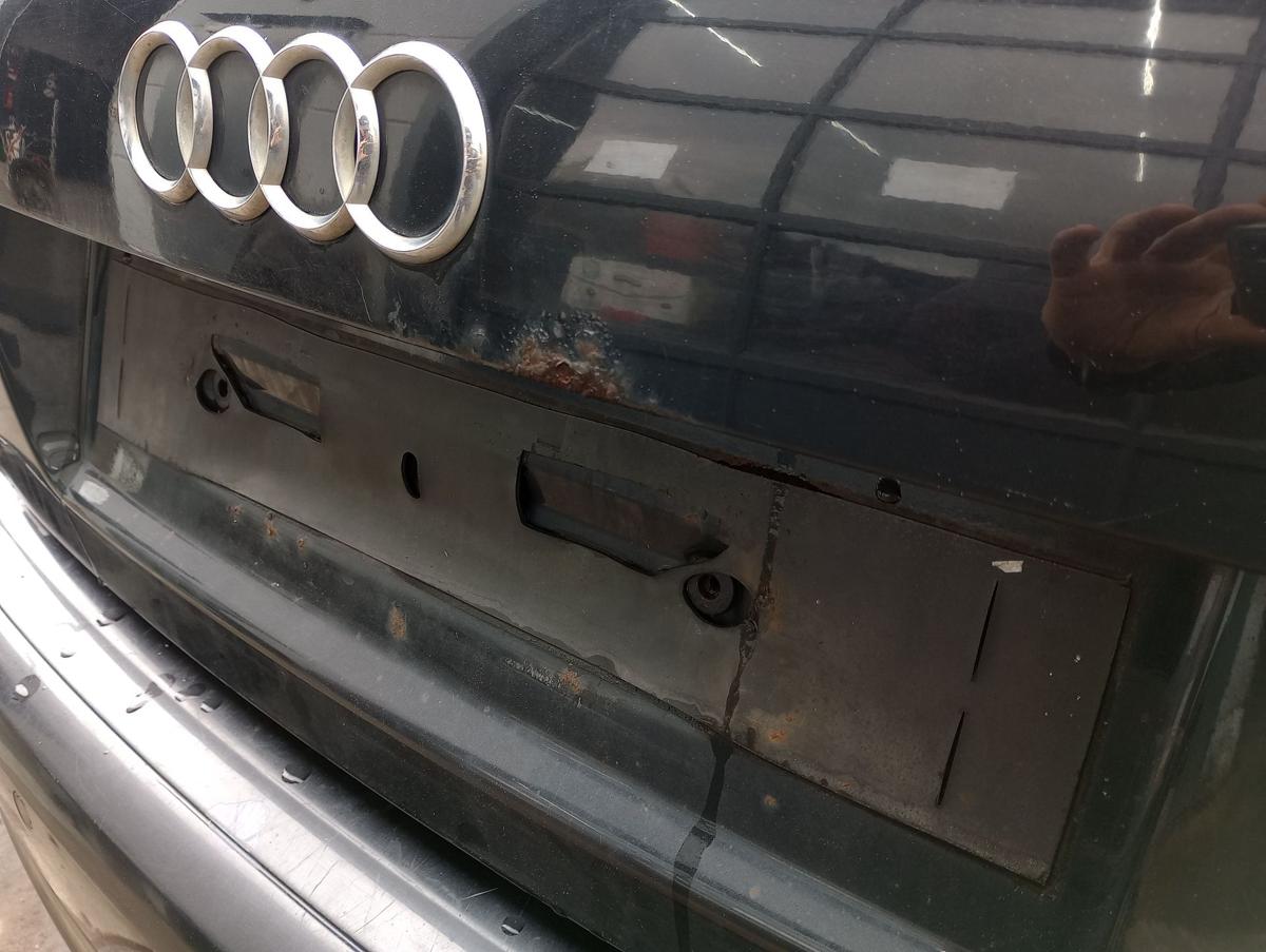 Audi A3 8PA orig Heckklappe mit Scheibe Z9W Ebonyschwarz Bj 2005