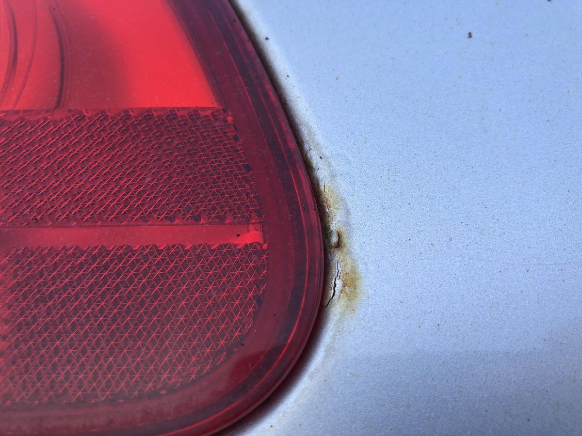 VW Passat 3C B6 Heckklappe mit Heckscheibe Kombi Variant Rostblasen LA7W silber