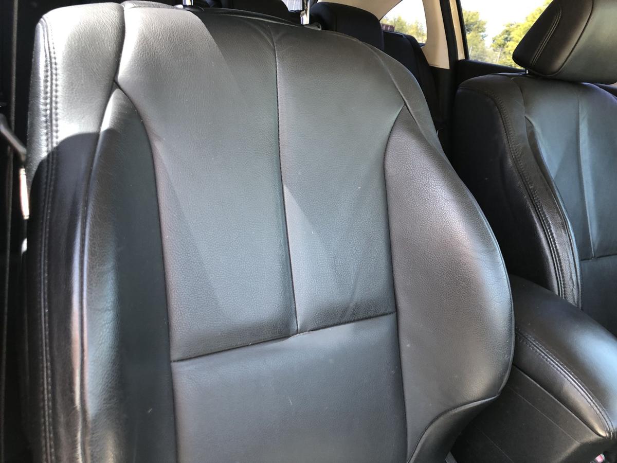 Citroen C4 Typ L Ledersitz vorn rechts Leder schwarz manuelle Verstellung