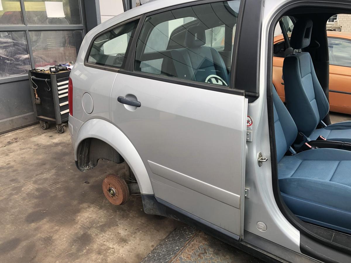 Audi A2 original Tür hinten rechts Fond Y7W Lichtsilber Bj 2001