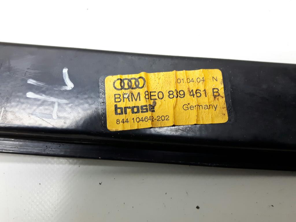 Audi A4 8E B6 Avant Baujahr 2004 Fensterheber hinten links ohne Motor 8E0839461B