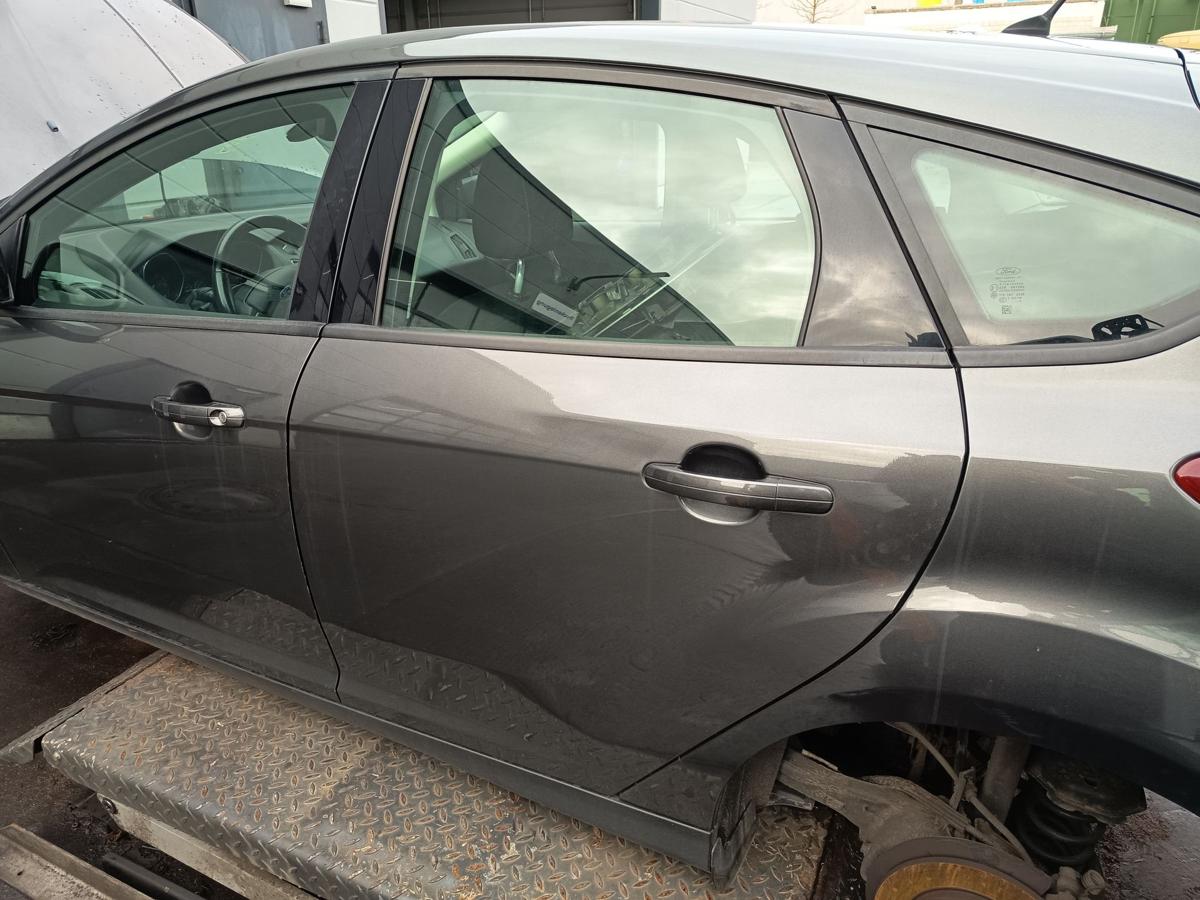 Ford Focus III original T&uuml;r hinten links Magnetic Grau 5TRG Baujahr 2015