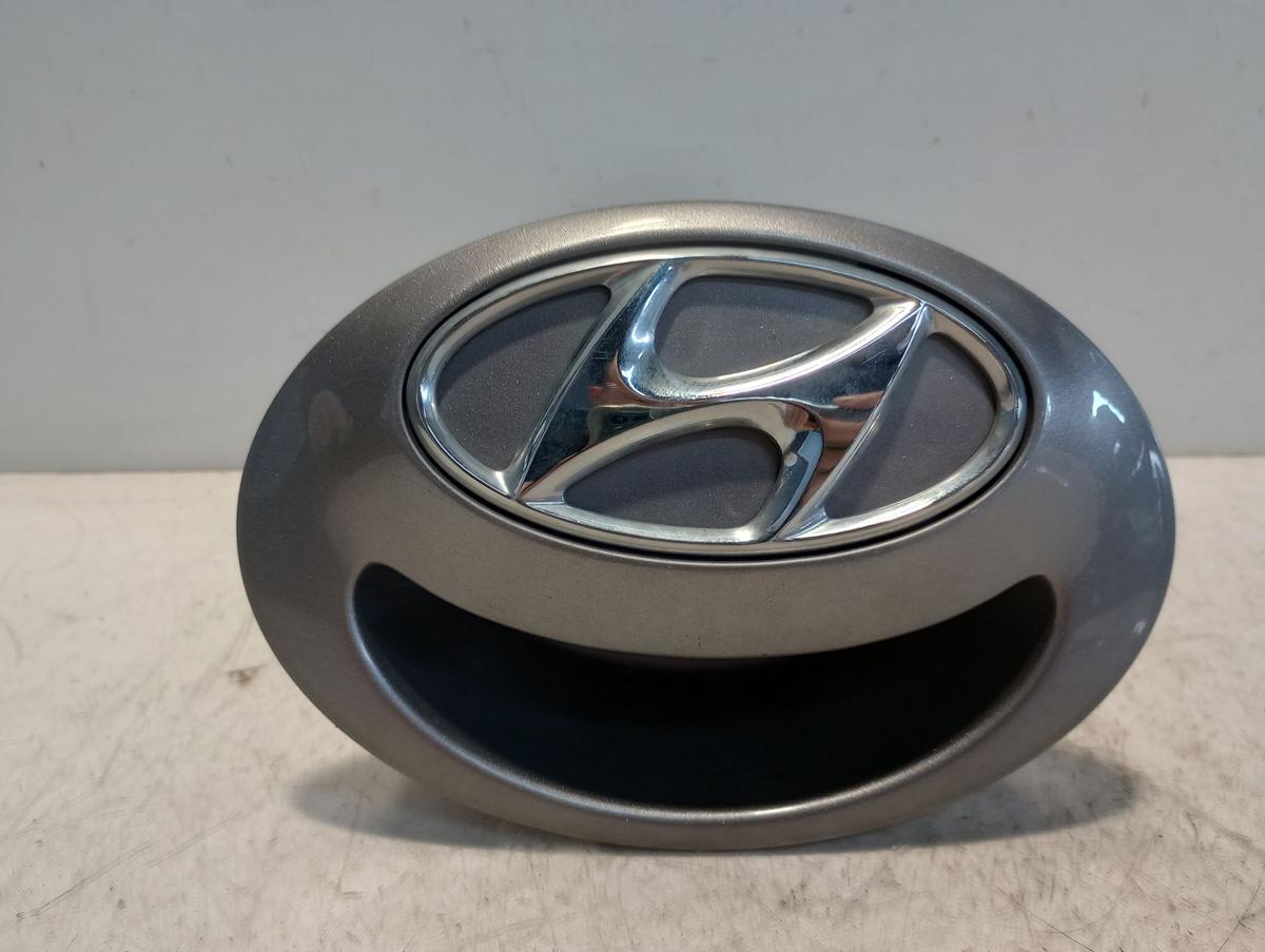 Hyundai i20 orig Griff Heckklappe Öffner Kontaktschalter SAG Ember grey Bj 2012