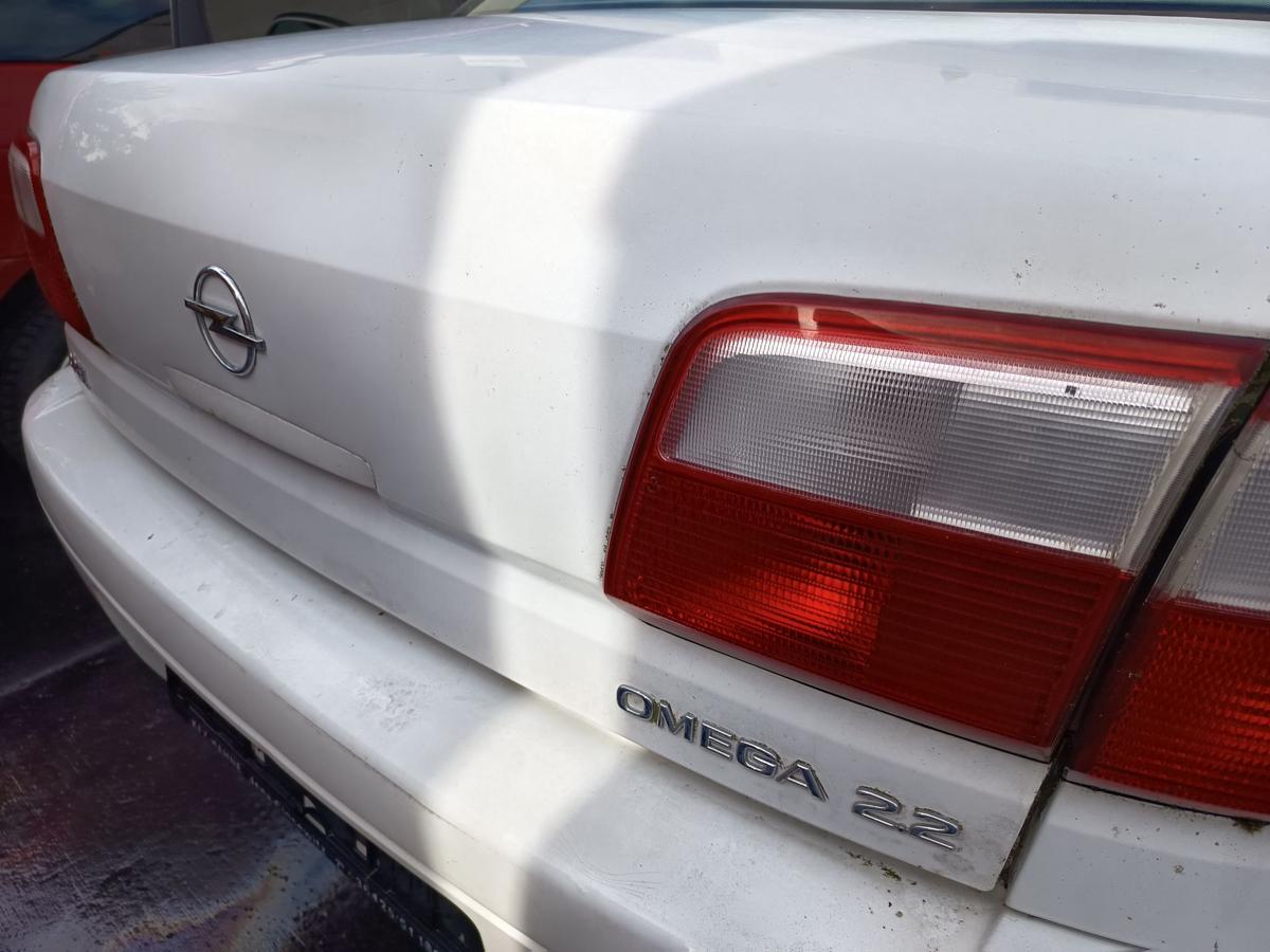 Opel Omega B original Heckklappe Deckel hinten Y474 Casablancawei&szlig; Bj 2001