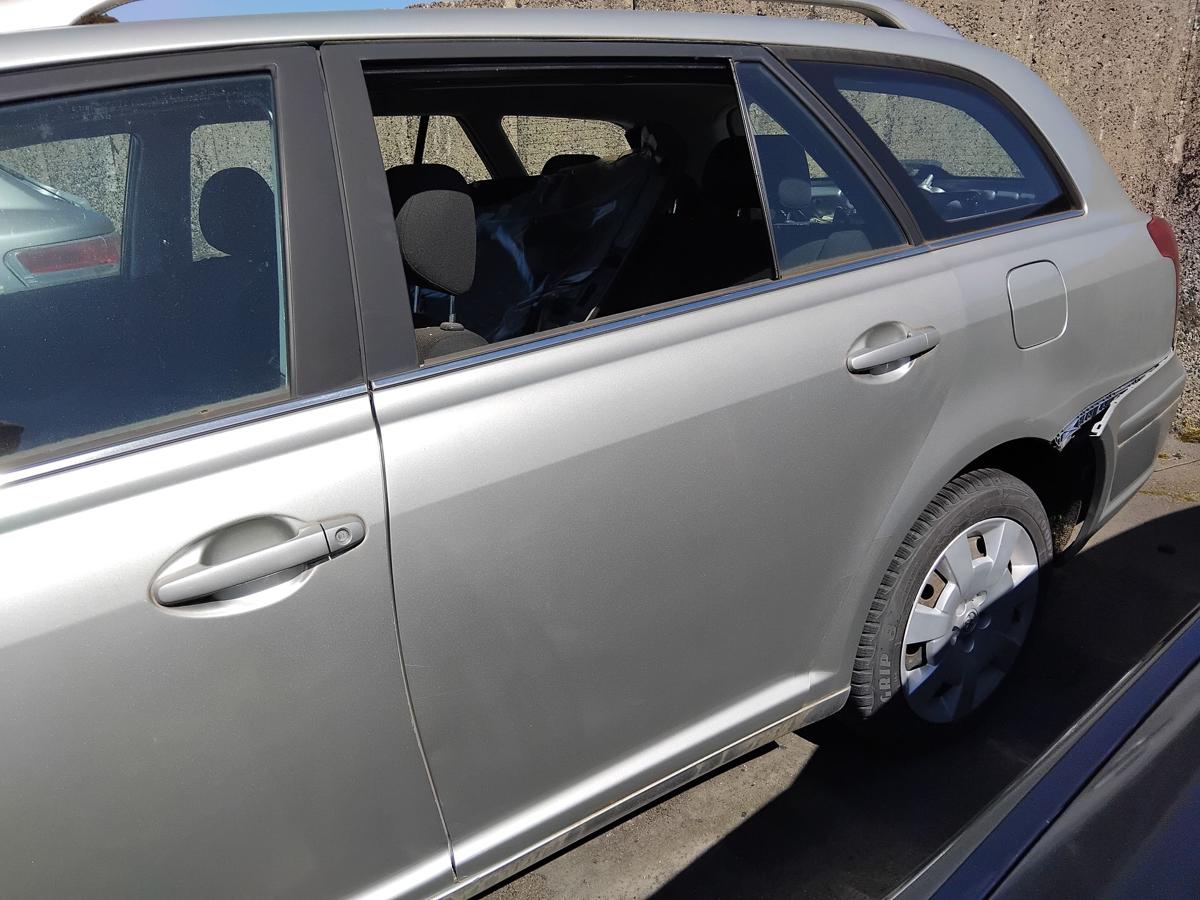 Toyota Avensis T25 Kombi T&uuml;r hinten links silbermetallic 1C0 BJ2005