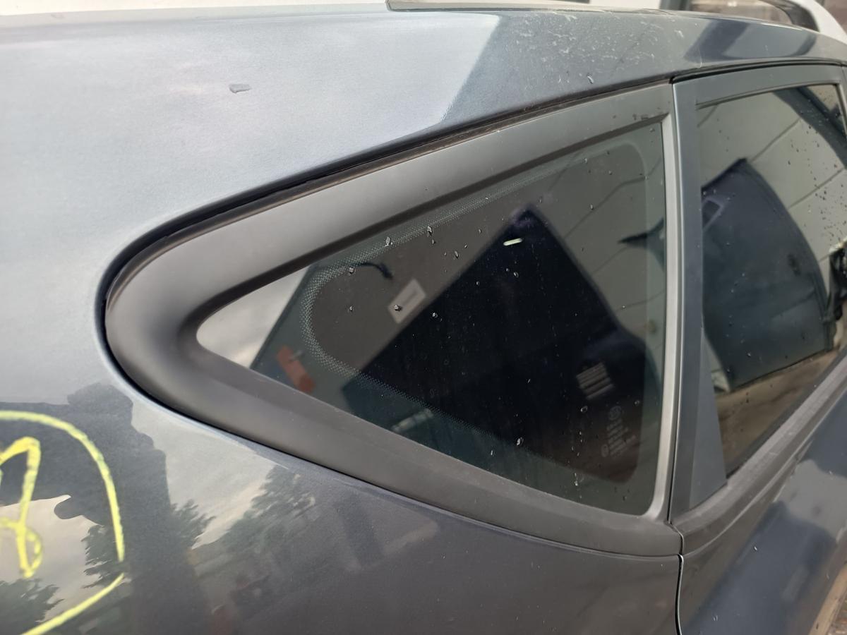 Kia cee&acute;d_sw ED original Seitenscheibe links C-S&auml;ule vorn Fond get&ouml;nt Bj 2010