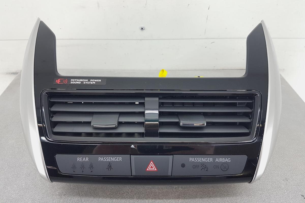 Mitsubishi Eclipse Cross Luftd&uuml;se mitte inkl Warnblinkschalter Bj2023 8002D032