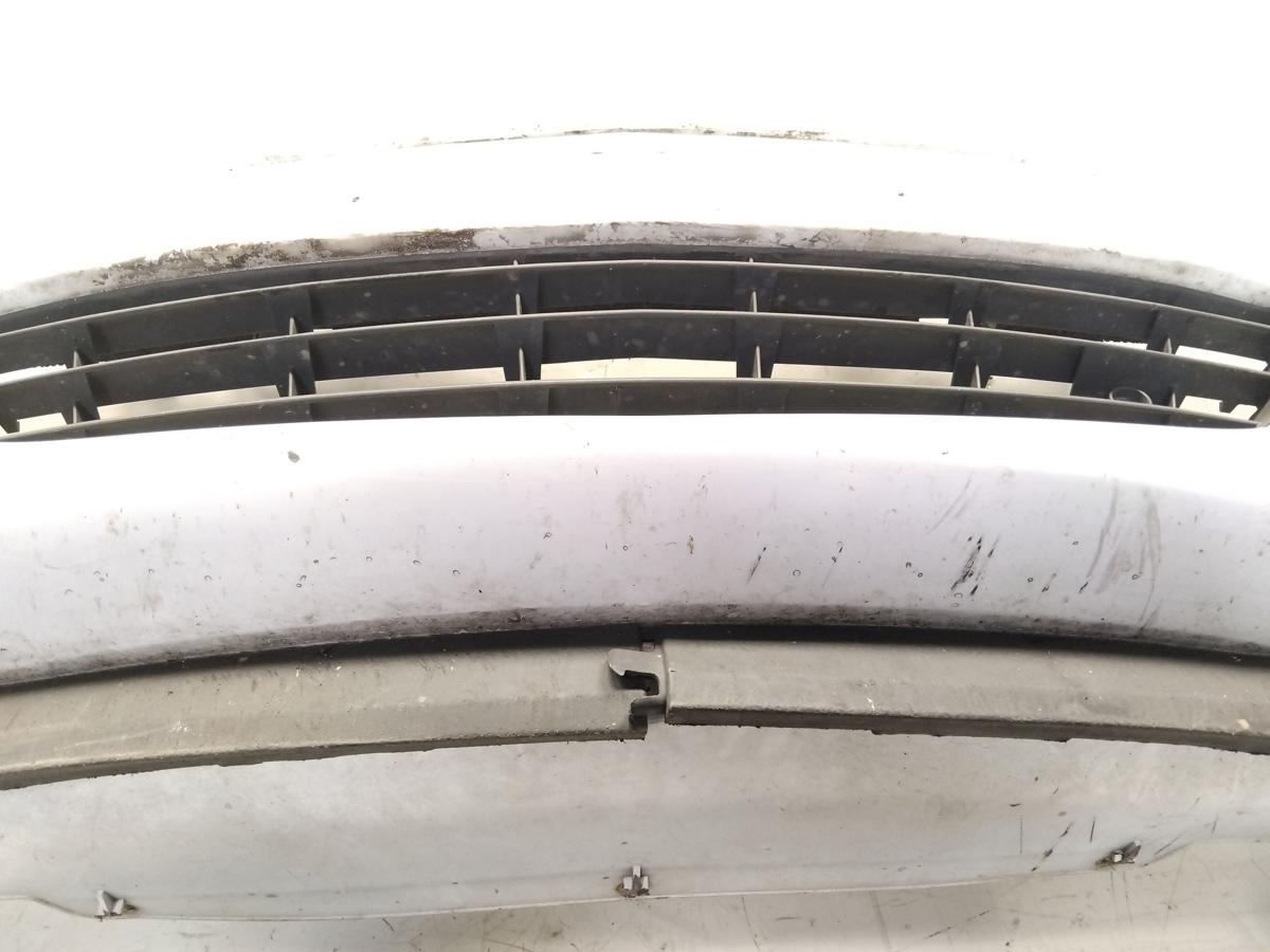 Opel Corsa D orig Sto&szlig;f&auml;nger Sto&szlig;stange vorn Z474 Casablancawei&szlig; BJ2010 m Grill