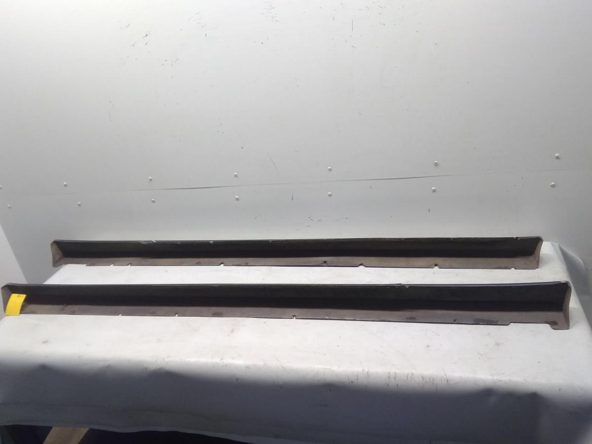 Mercedes 126 Coupe Satz GFK-Schwellerverbreiterungen in AMG-Optik DEFEKT Bj.1984