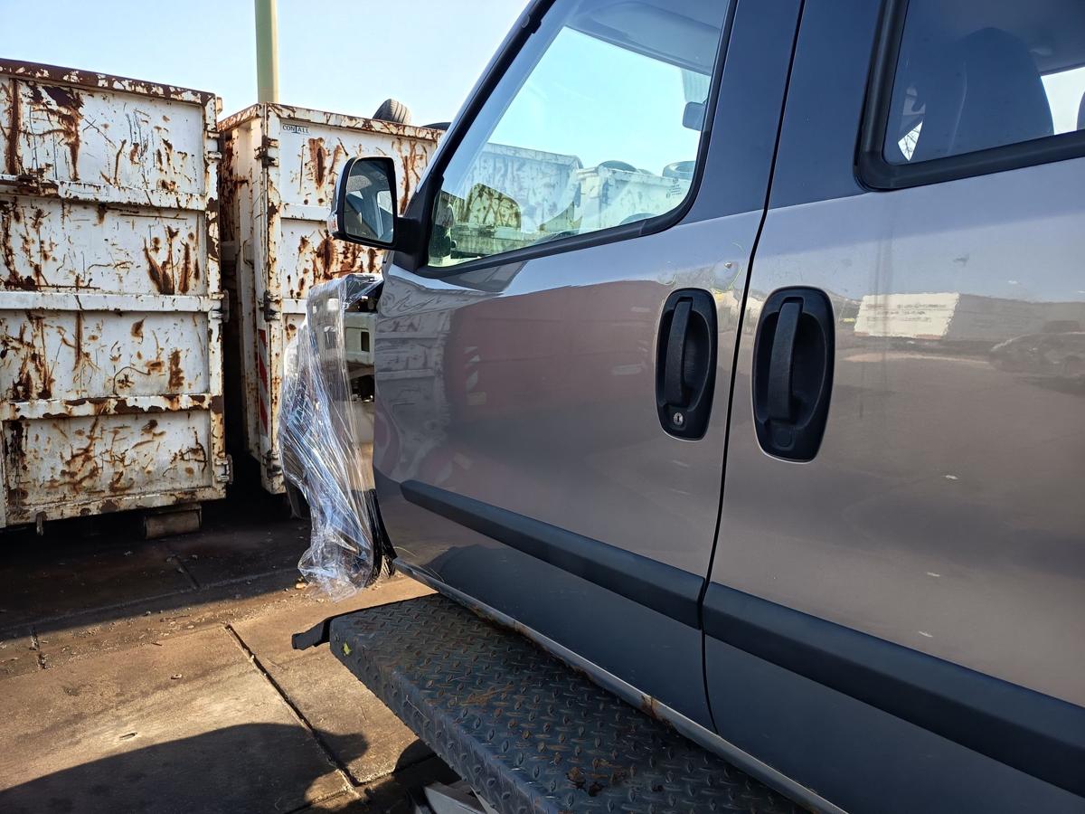 Opel Combo D original T&uuml;r vorne links Fahrer Rohbau GJM Grau Baujahr 2012