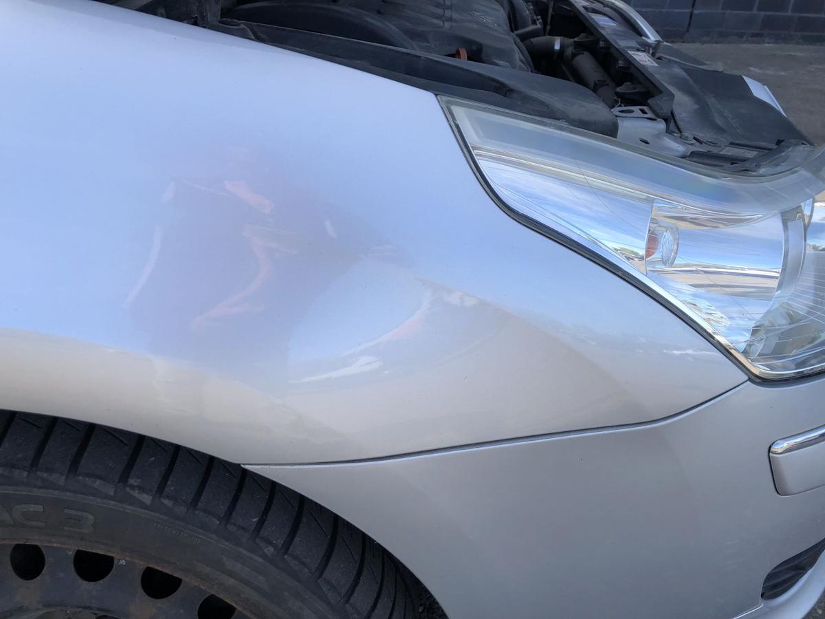 Citroen C4 Typ L Kotfl&uuml;gel vorn rechts Beifahrer Plastik EZR Aluminium Grau