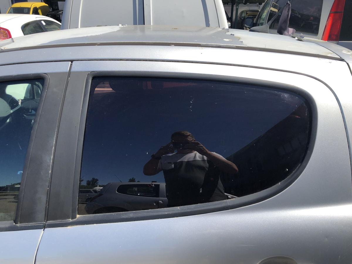 Peugeot 207 WA WC T&uuml;rscheibe Seitenscheibe hinten links Fondt&uuml;r 5 t&uuml;rig Folie