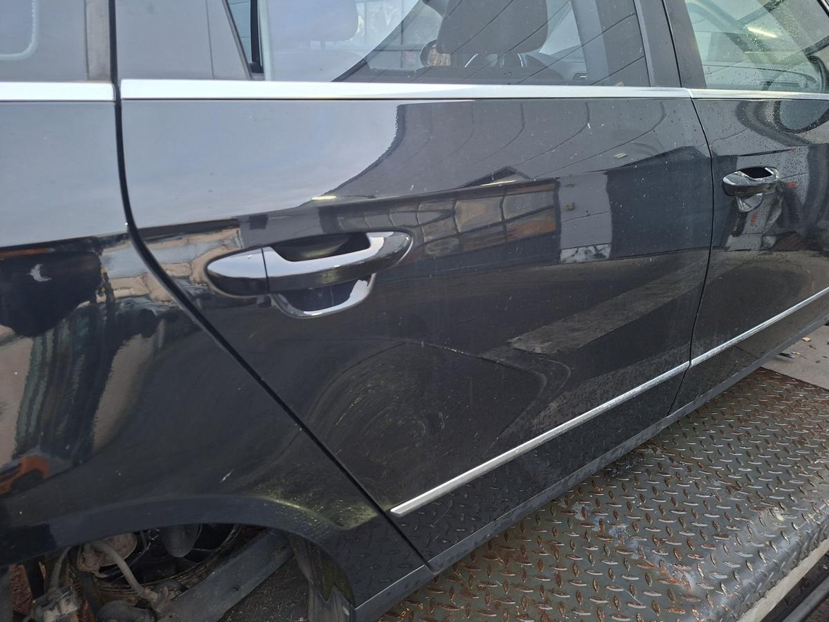 VW Passat 3C Variant original T&uuml;r hinten rechts ROH 041 brillantschwarz