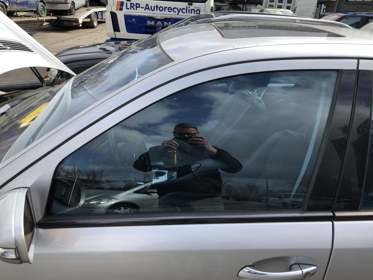 Mercedes E Klasse W211 Limo T&uuml;rscheibe vorn links Seitenscheibe Blaucolor