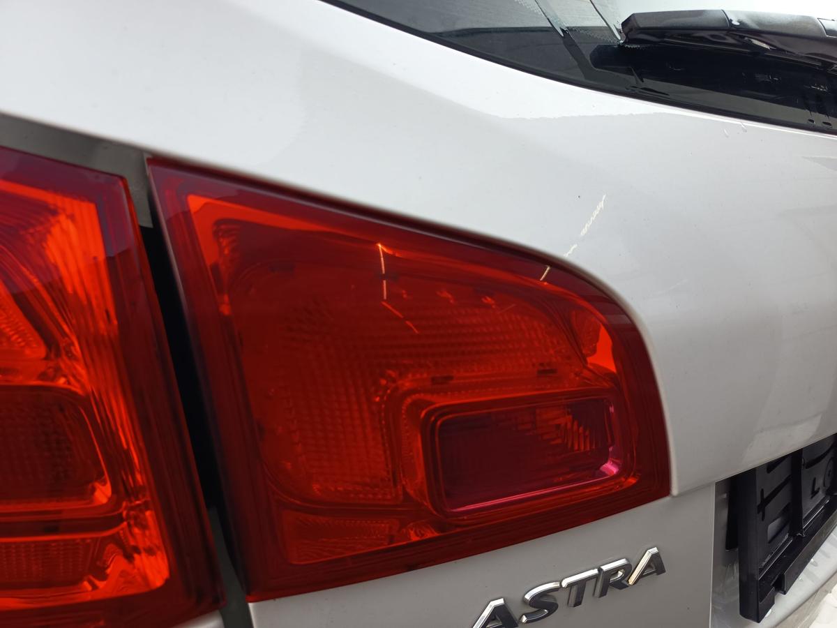 Opel Astra J Sports Tourer original R&uuml;ckleuchte links innen Heck Licht Bj 2013