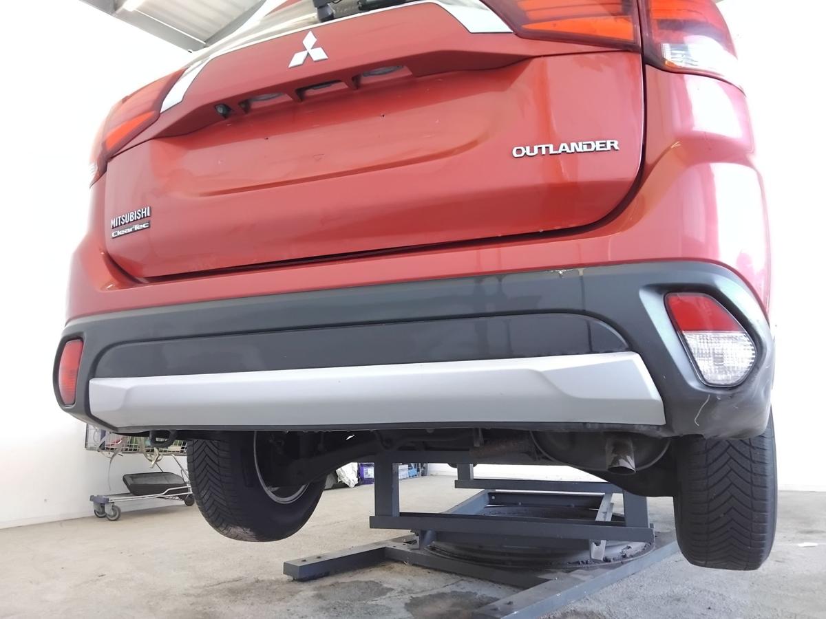 Mitsubishi Outlander 3 GF orig Sto&szlig;stange Sto&szlig;f&auml;nger hinten besch&auml;digt BJ2016