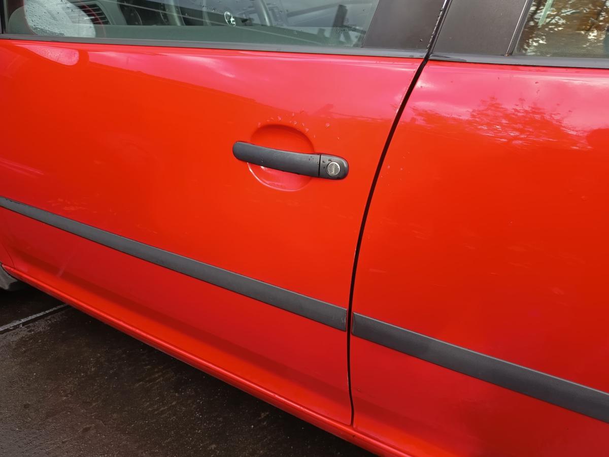 VW Golf V 5 original Tür vorn links 5TRG LY3D Tornadorot Bj 2004 VW Golf V 5 original Tür vorn links 5TRG LY3D Tornadorot Bj 2004
