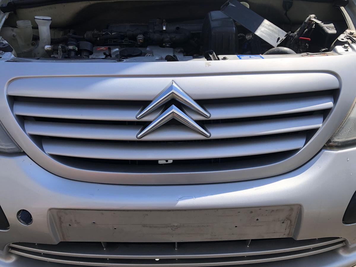 Citroen C3 original Kühlergrill Stoßstange vorn/Front EZR Alugrau Bj 2003