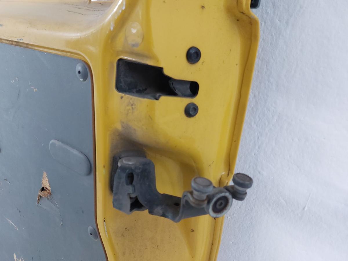 VW T5 7H Transporter Schiebet&uuml;r rechts mit Scheibe Postgelb Dellen tiefe Kratzer