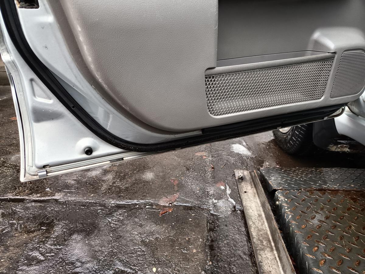 Subaru Forester SG original T&uuml;r vorne links 01G Silber Baujahr 2005