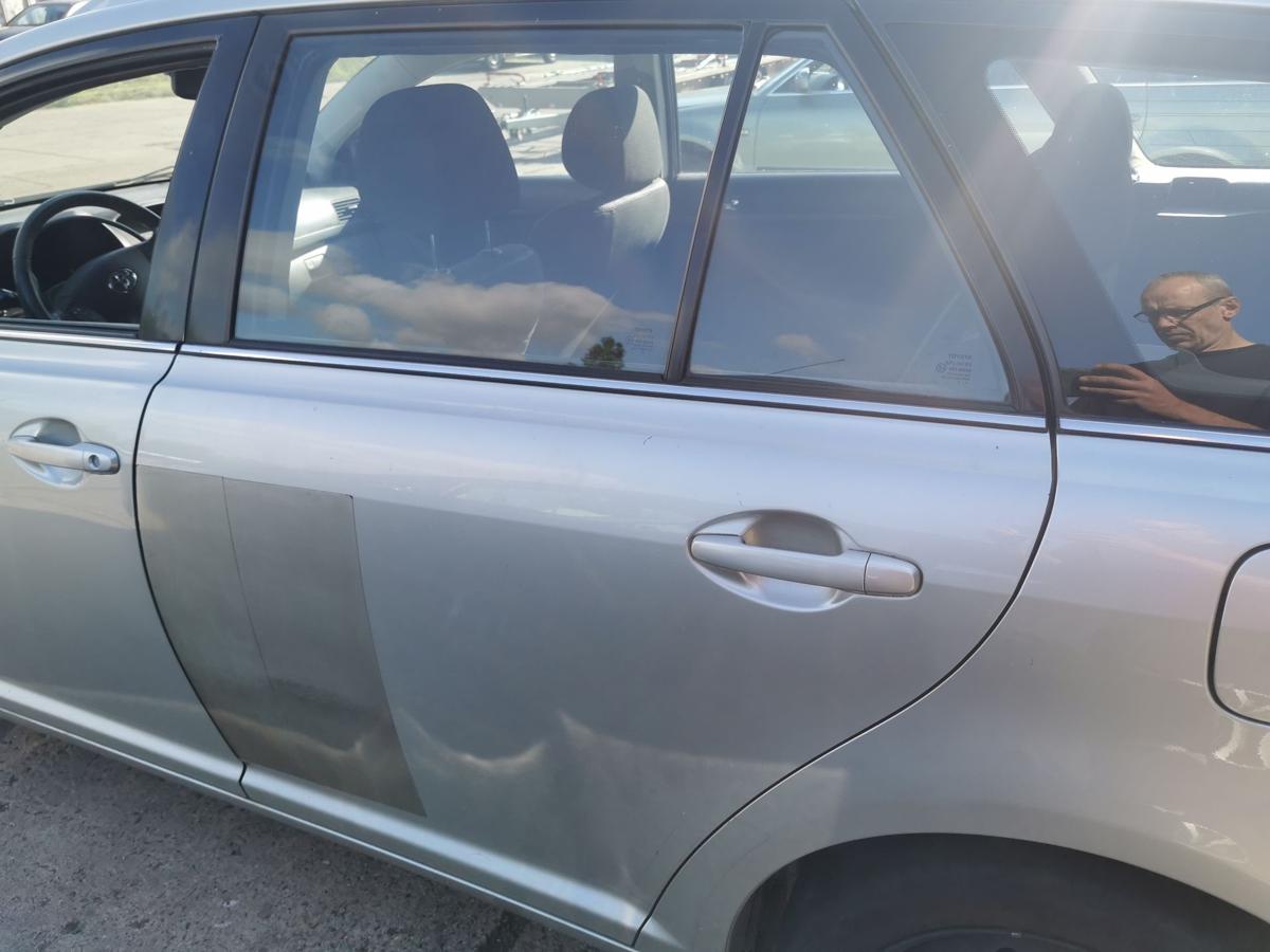 Toyota Avensis T25 Kombi Tür Autotür Fondtür hinten links 1C0 Radiant Silver ROH