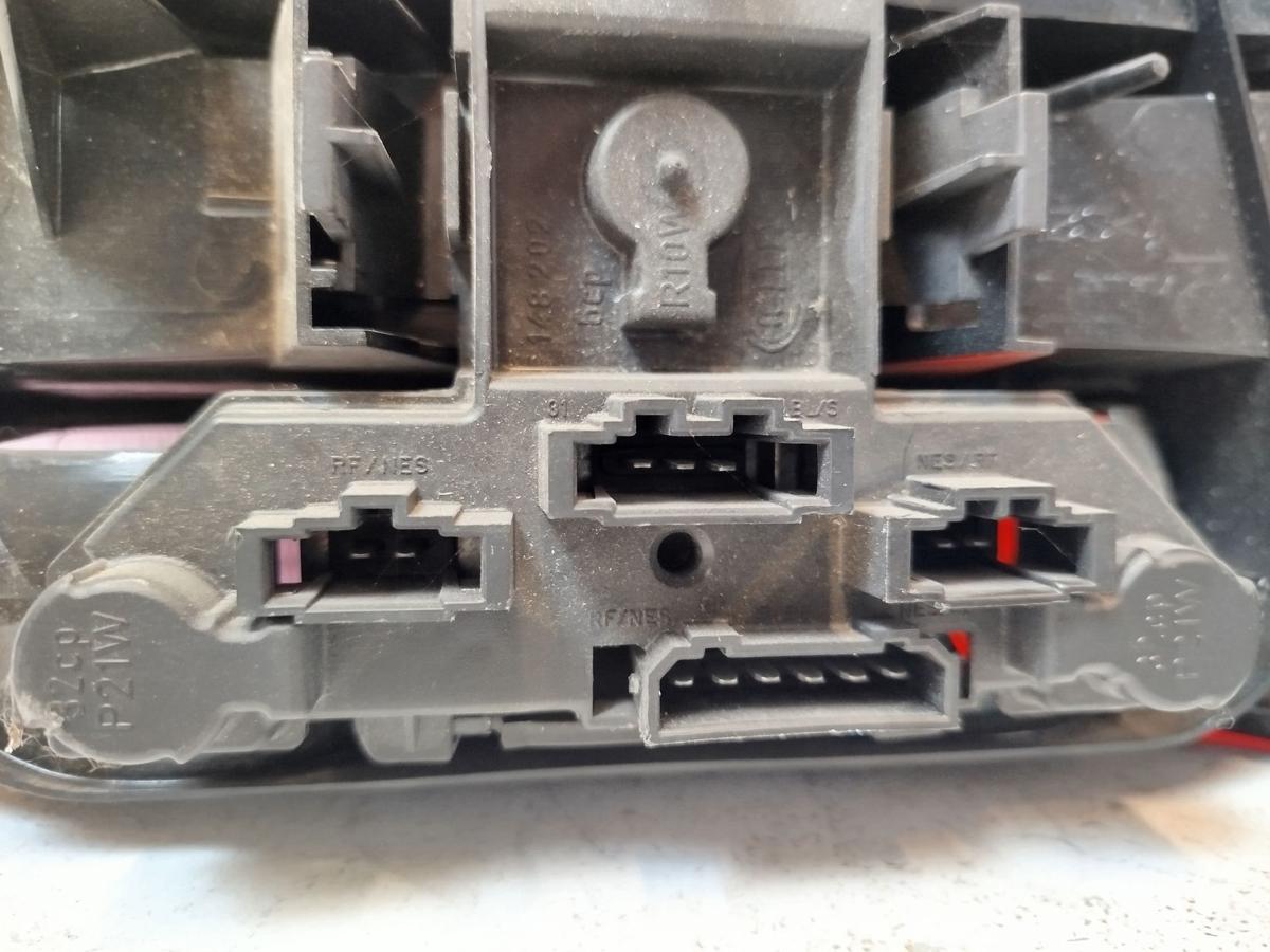 VW Golf 4 1J Rückleuchte links Rücklicht Heckleuchte rot schwarz getönt