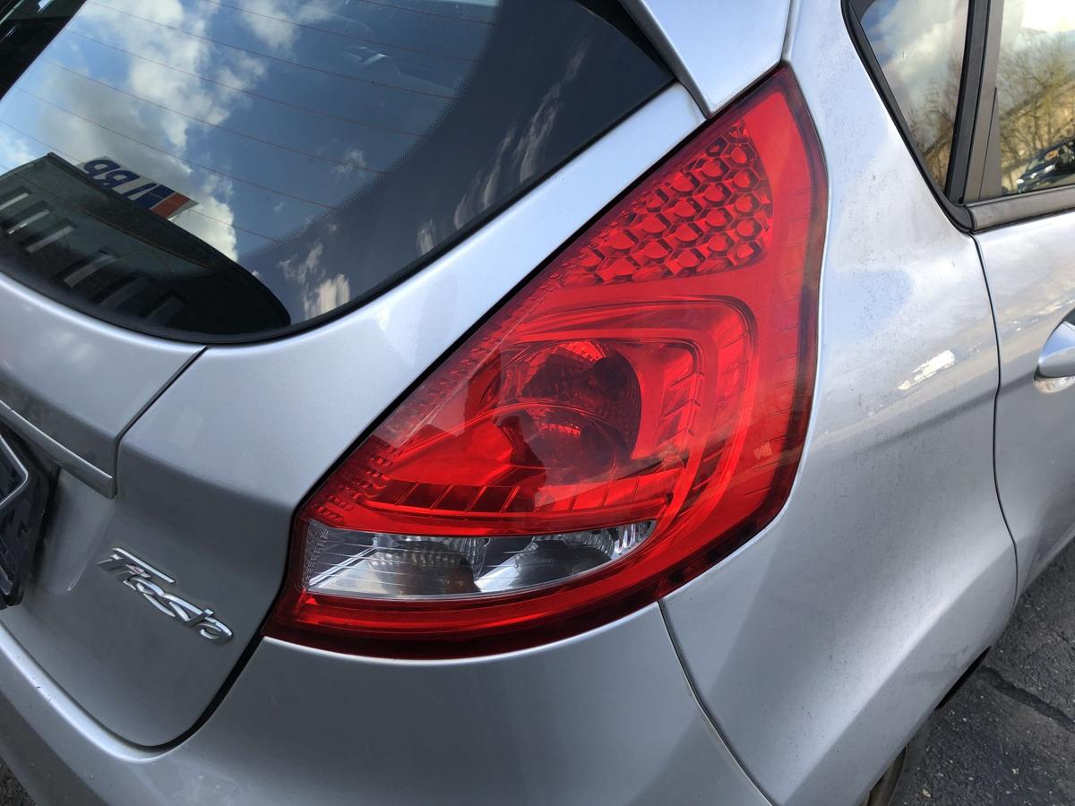 Ford Fiesta JA8 2AJ R&uuml;ckleuchte rechts R&uuml;cklicht R&uuml;ckscheinwerfer