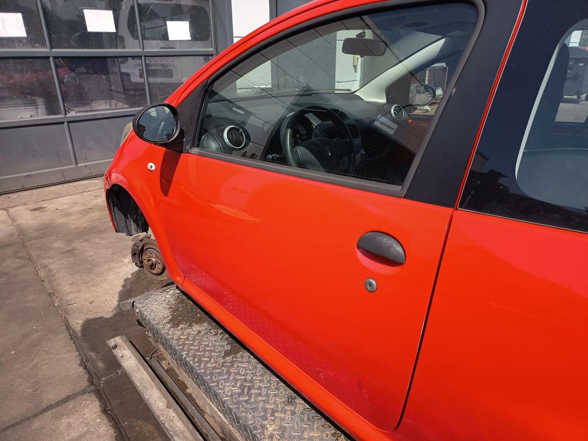 Peugeot 107 original Tür links Fahrer KJH Scarletrot Bj 2008
