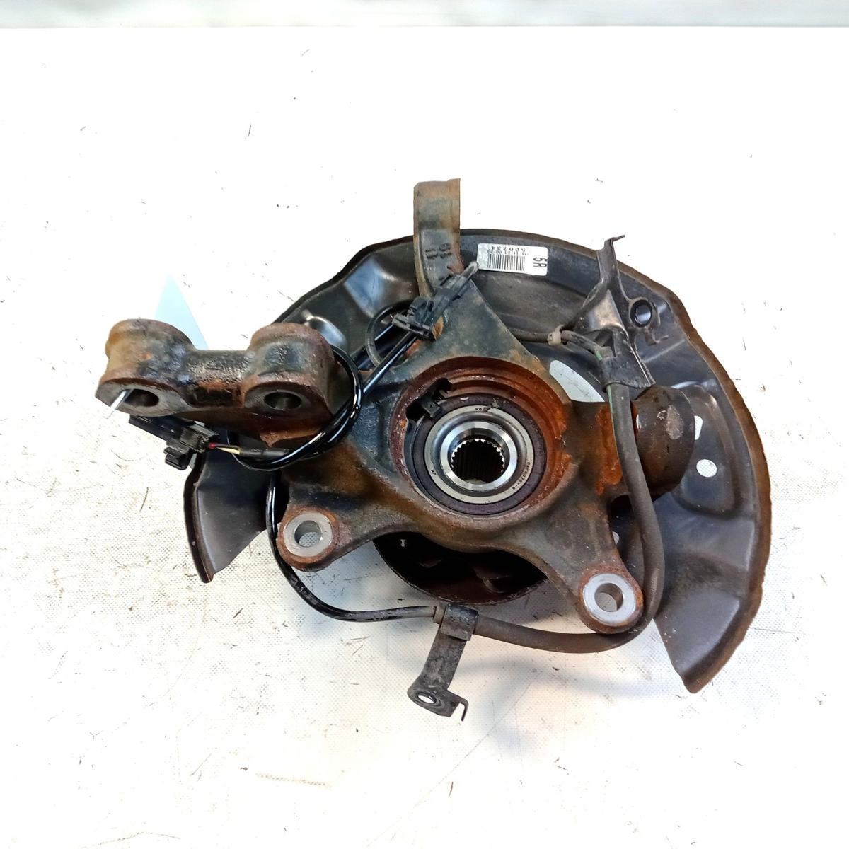 Toyota Yaris 3 Hybrid XP13 Achsschenkel Radlagergeh&auml;use vorn rechts Bj.2020