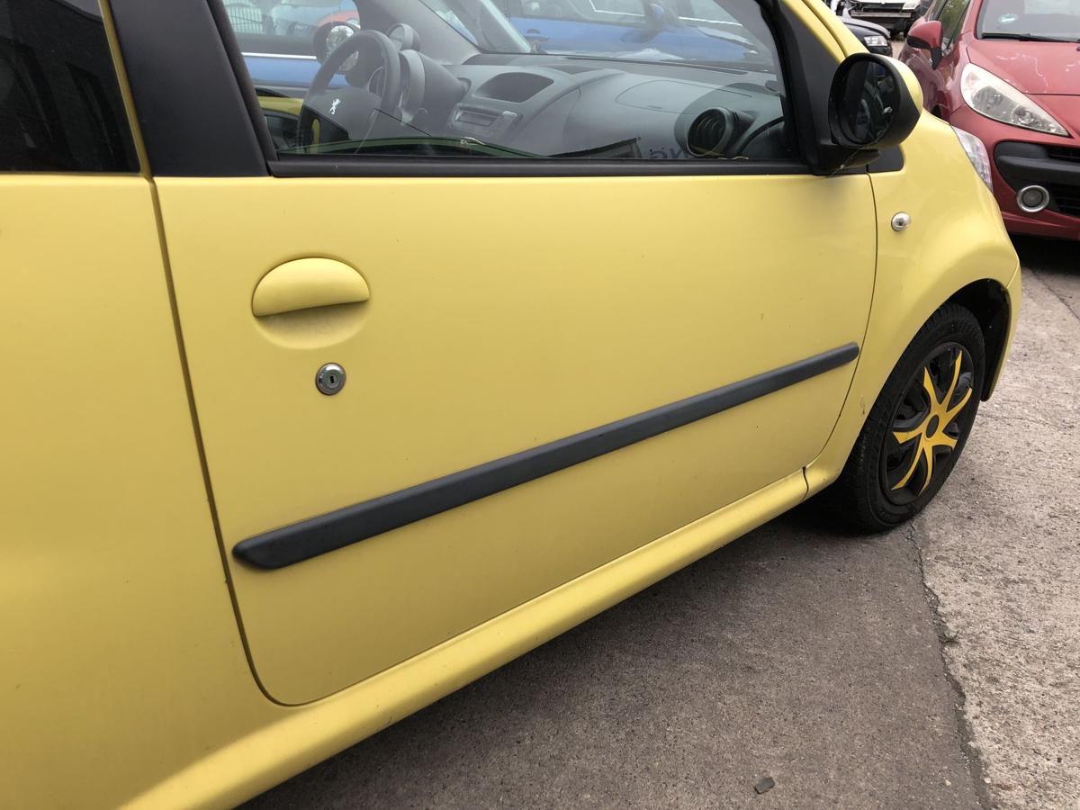Peugeot 107 Typ P T&uuml;r vorn rechts Beifahrert&uuml;r nur f&uuml;r 3 t&uuml;rer KBL Citrus Gelb