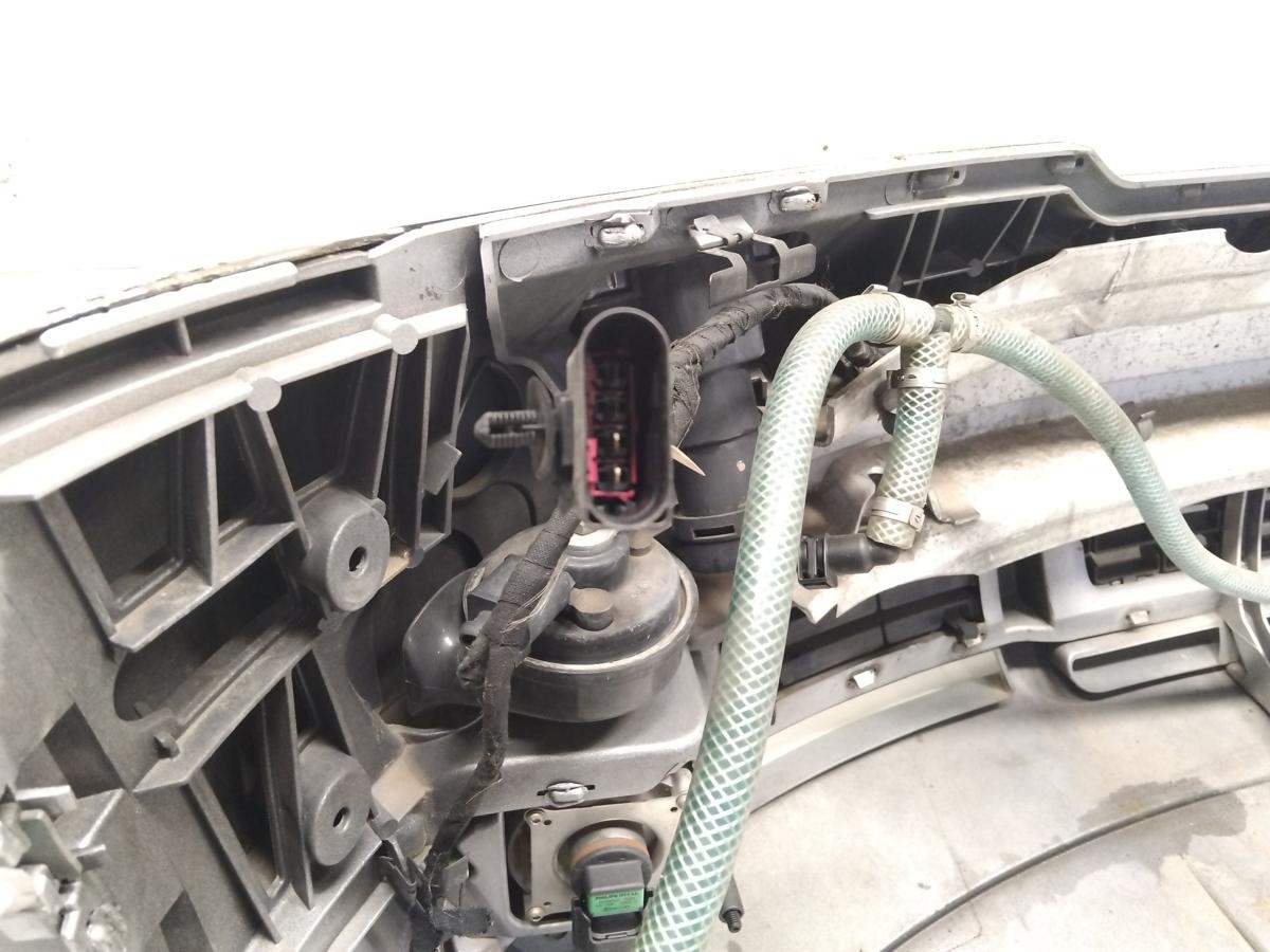 Audi A4 8E B6 orig Sto&szlig;f&auml;nger Sto&szlig;stange vorn mit SWRA BJ2003 LY7W lichtsilber