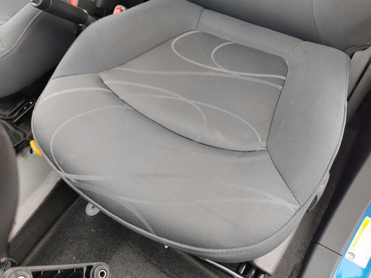 Chevrolet Spark M300 Fahrersitz Sitz Autositz vorn links Stoff Höhenverstellung
