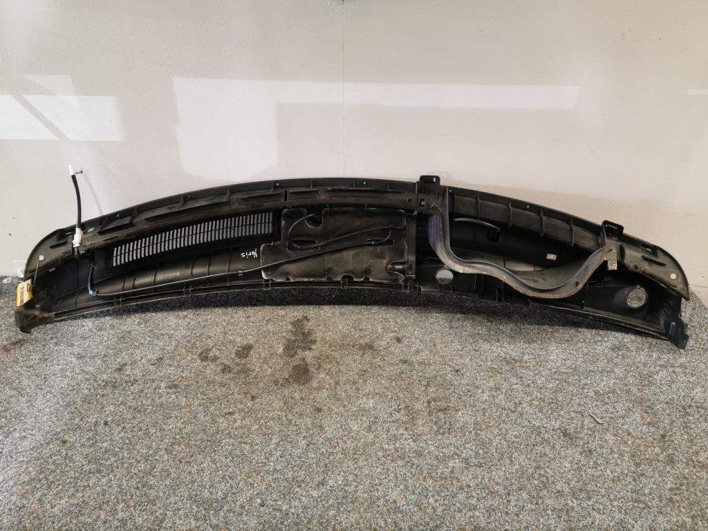 Toyota Yaris BJ 2008 Abdeckung Wasserkasten Windlauf 557810D100