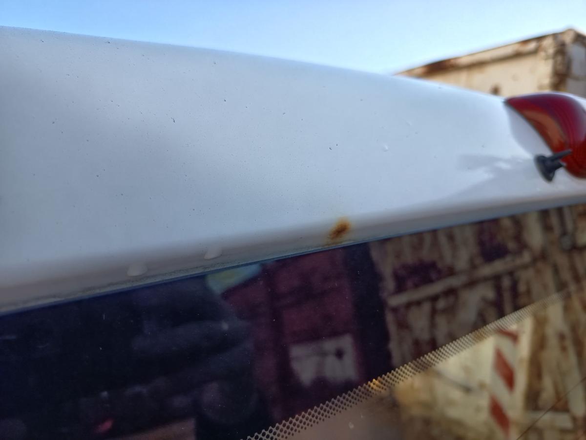 Fiat Doblo Cargo 223 original Heckfl&uuml;gelt&uuml;r links mit Scheibe Wei&szlig; uni Bj 2001