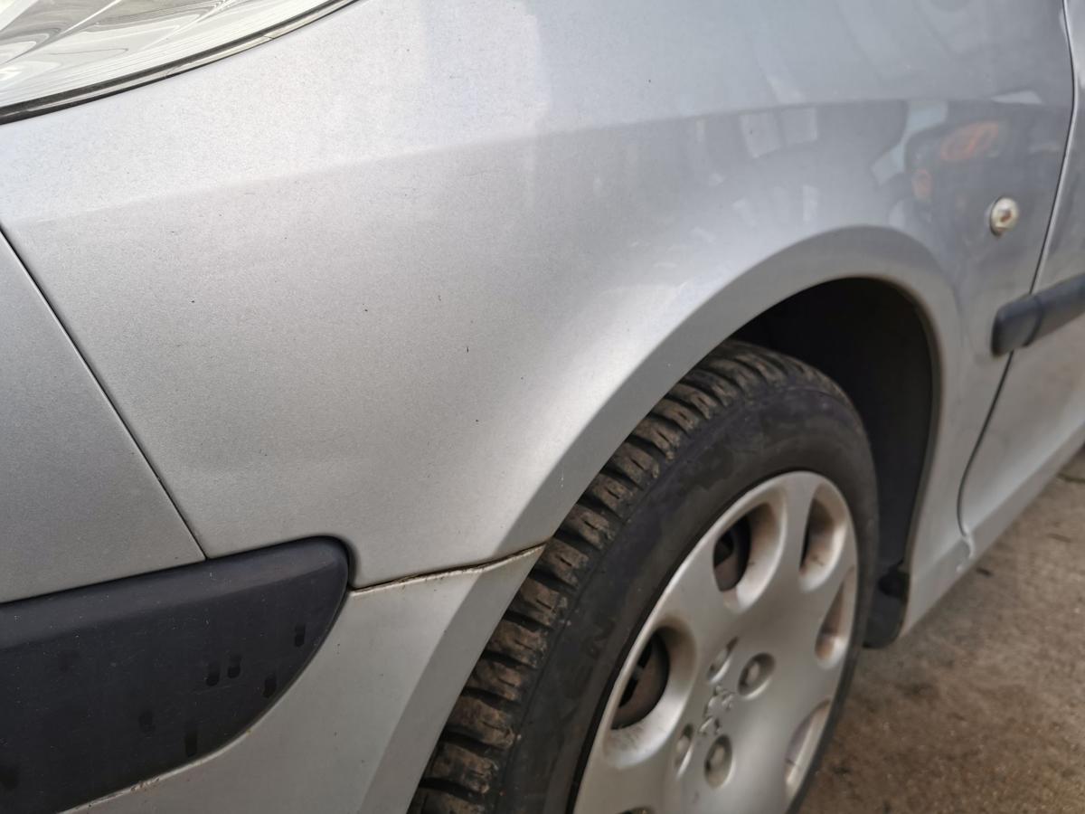 Peugeot 1007 K Kotflügel Fender Seitenwand vorn links EZR Aluminiumgrau Met OE