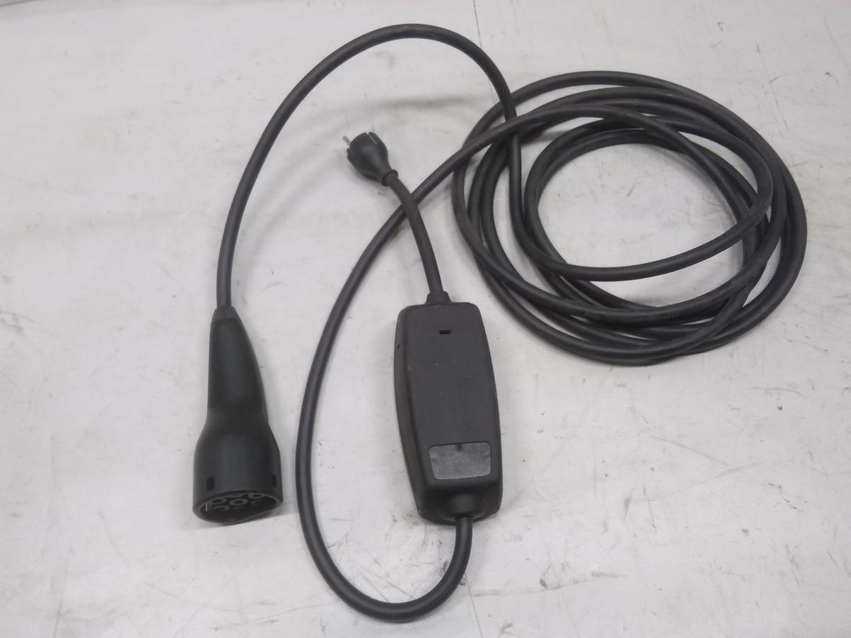 Tesla Model Y original Ladekabel Schuko 220V 1479068-00-C Mobile Charge Kit