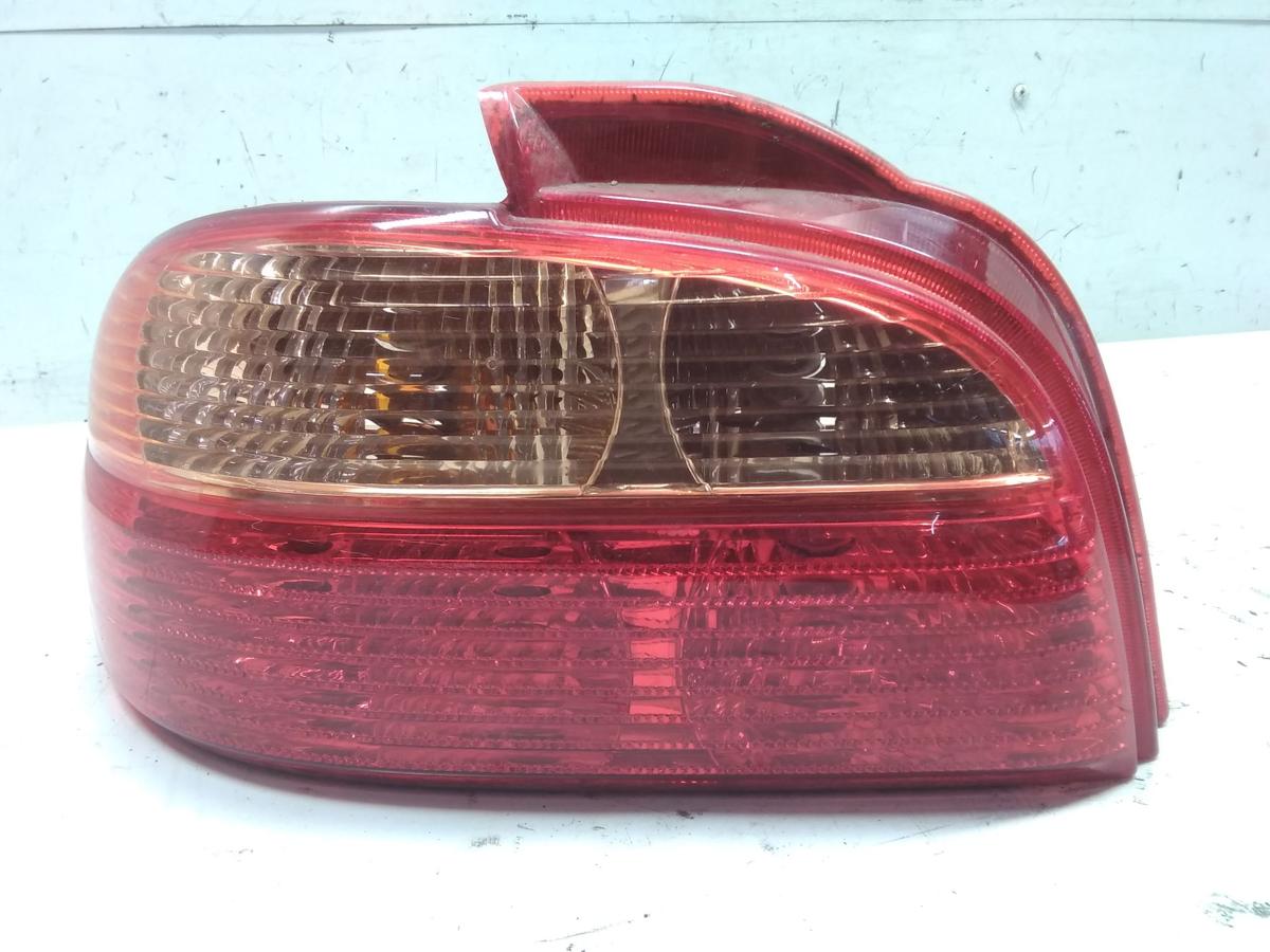 Toyota Avensis T22 Facelift R&uuml;ckleuchte Heckleuchte links Stufenheck Bj.2001
