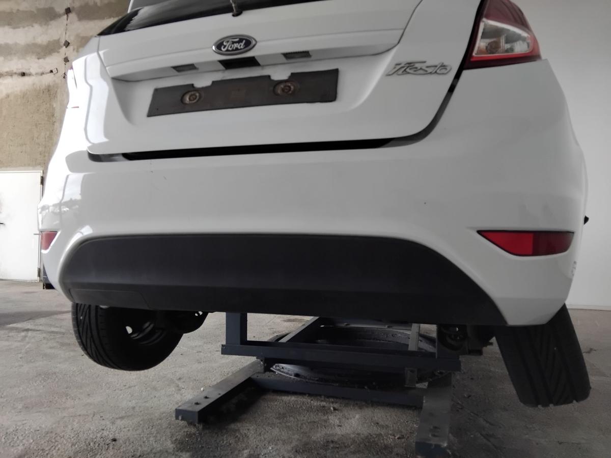 Ford Fiesta JA8 CCN 2013-2017 original Sto&szlig;f&auml;nger Sto&szlig;stange hinten frostwei&szlig;