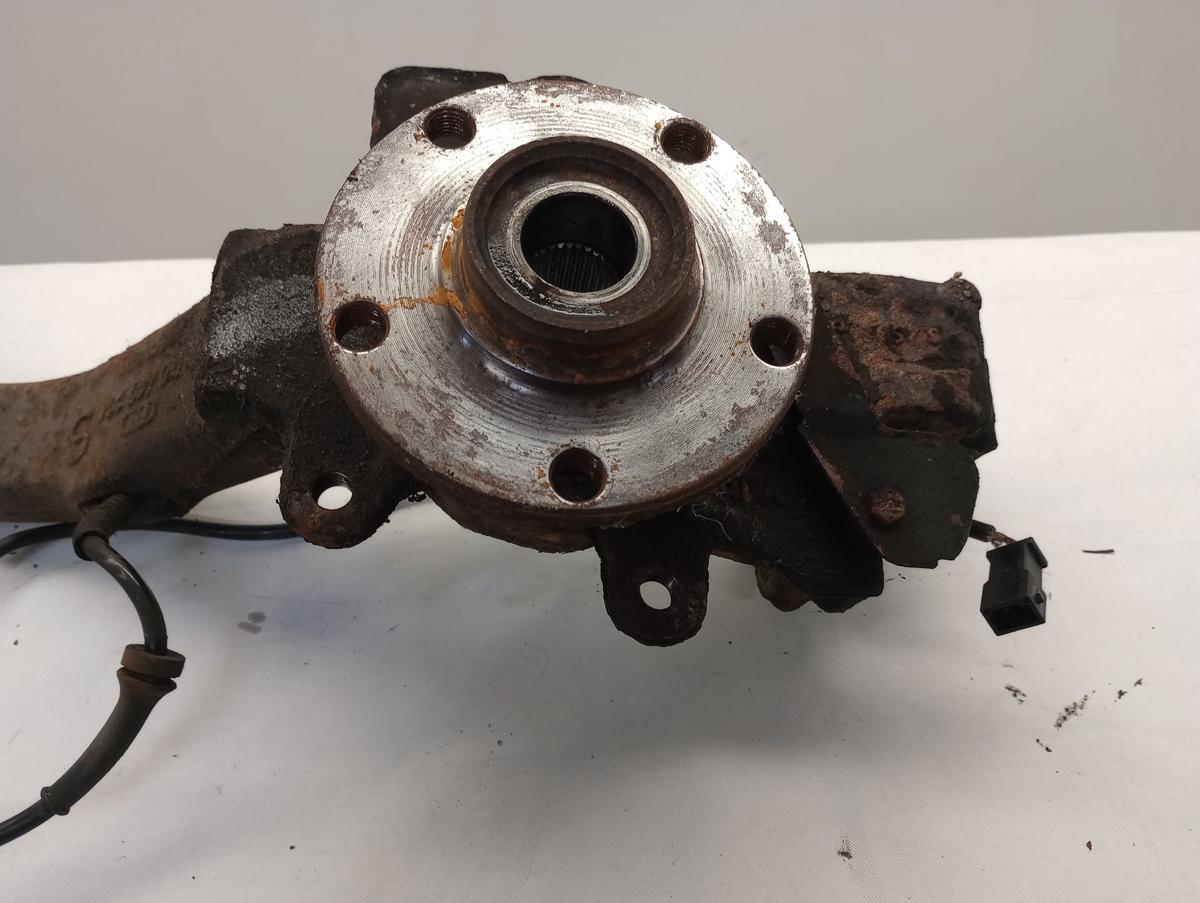 VW Passat 3B original Achsschenkel rechts vorne 1.8 92kW Benzin