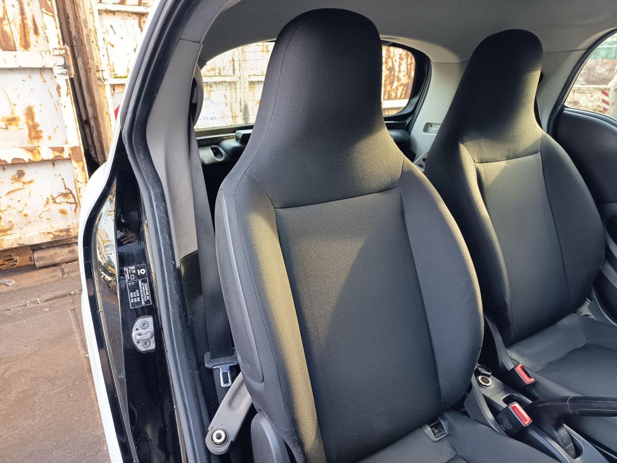 Smart Fortwo Coupe 453 original Sitz vorne rechts Stoff Sitzheizung Bj 16