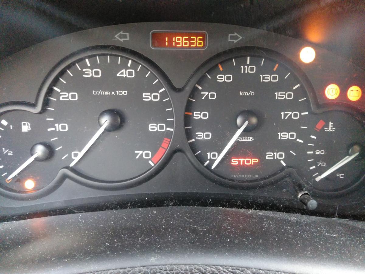 Motor HFX 1.1 44kw Laufleistung 119636km Peugeot 206 Bj.2001