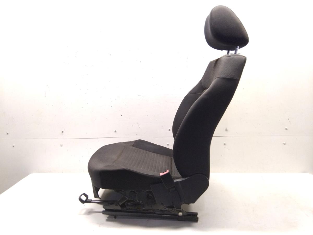 VW Polo 6R Sitz vorn rechts Beifahrersitz 5-T&uuml;rer Stoff dunkelgrau Bj.2011