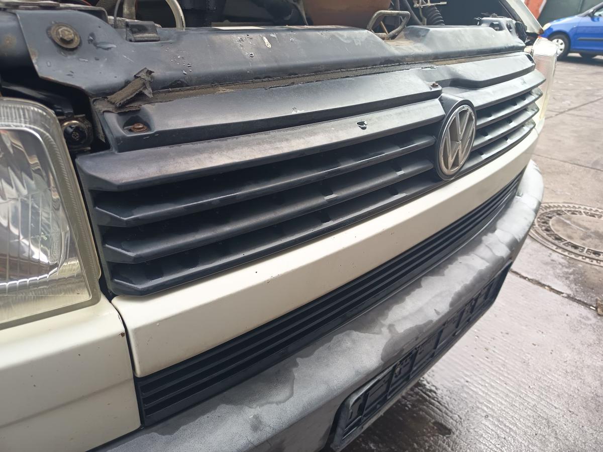 VW T4 original K&uuml;hlergrill Frontmittelteil 902 Grauwei&szlig; Bj 1993