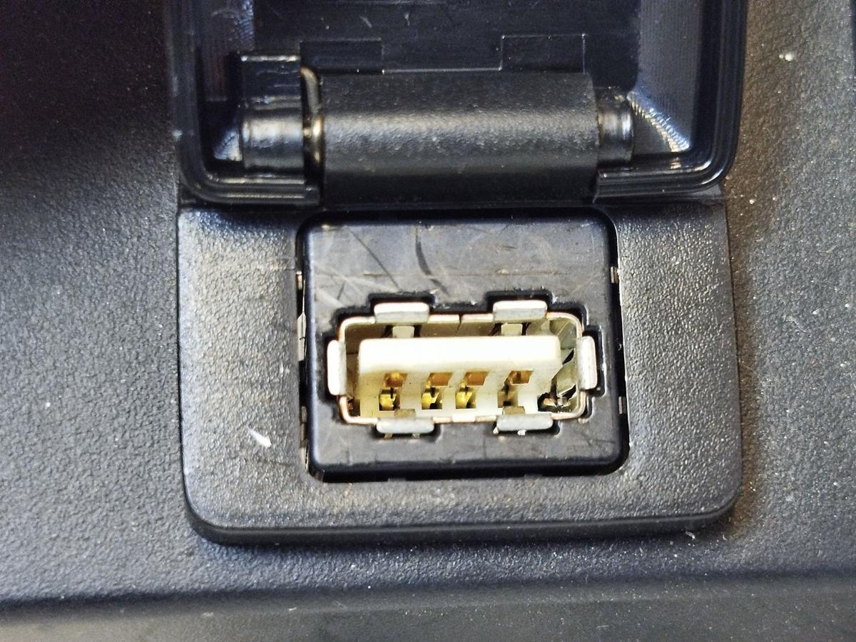 Honda Civic Tourer IX MK9 FK3 USB Anschl&uuml;sse Zigarettenanz&uuml;nder Verkleidung
