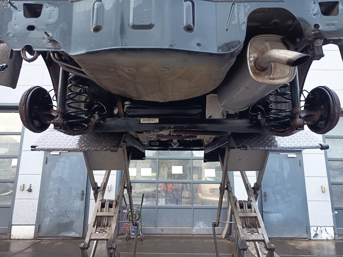 Ford Fiesta VII original Hinterachse trommelgebremst 4 Loch 72839km Bj 2012